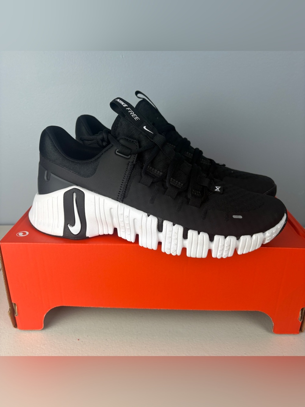 Nike Free Metcon 5 Black White Athletic Running Shoes Sneakers Womens Size 9.5
